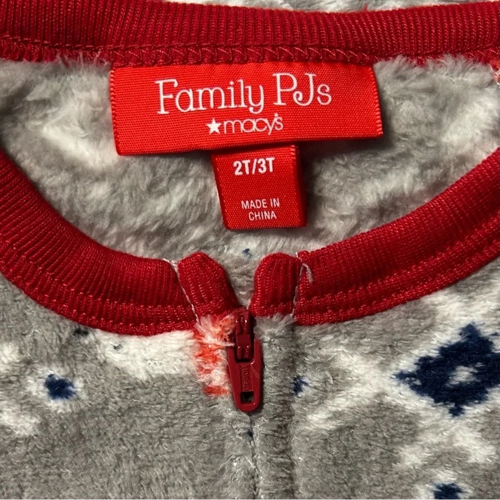 Macy's‎ Holiday Winter Fleece Baby/Toddler Footed Pajama. NWT.